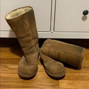 Beat up Uggs tall chestnut